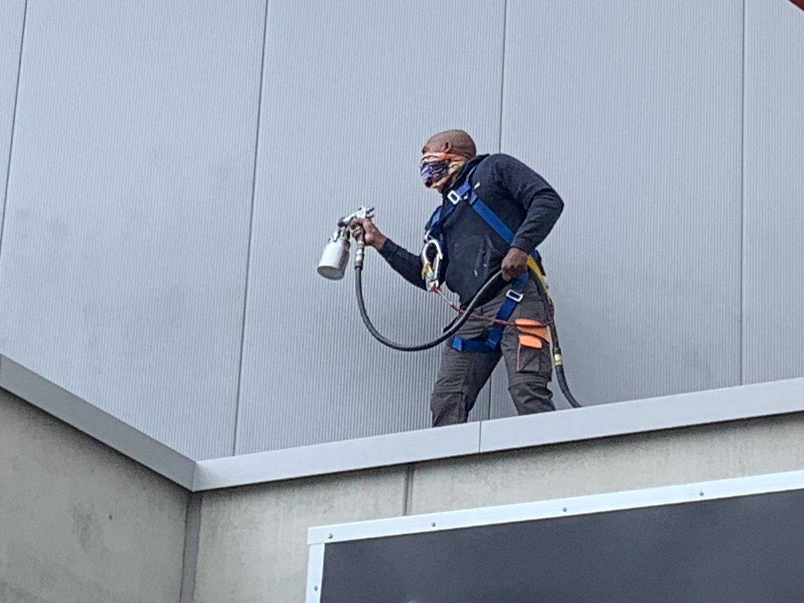 Dégâts de montage sur des panneaux de façade