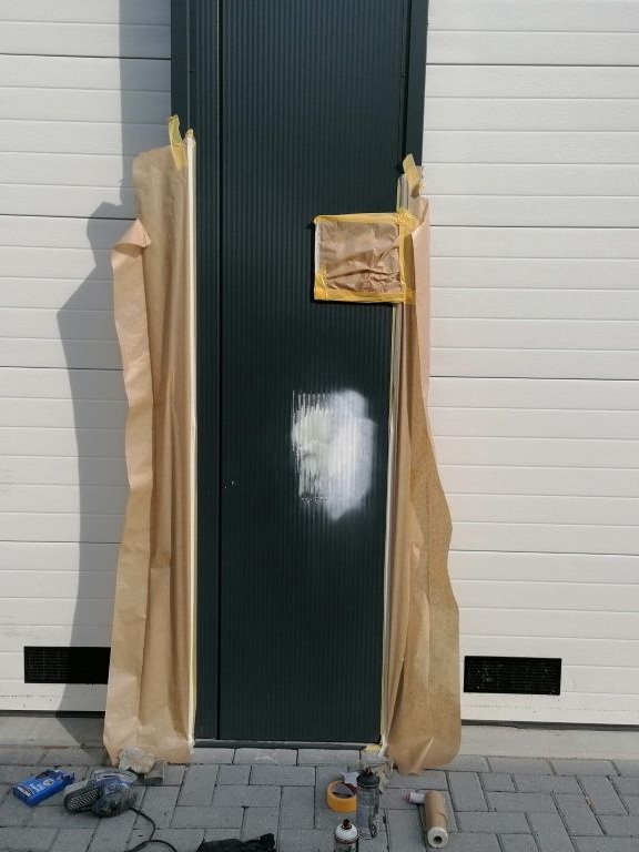 Schadeherstel van dakpanelen en Schadeherstel van gevelpanelen Reparatie industriële deuren