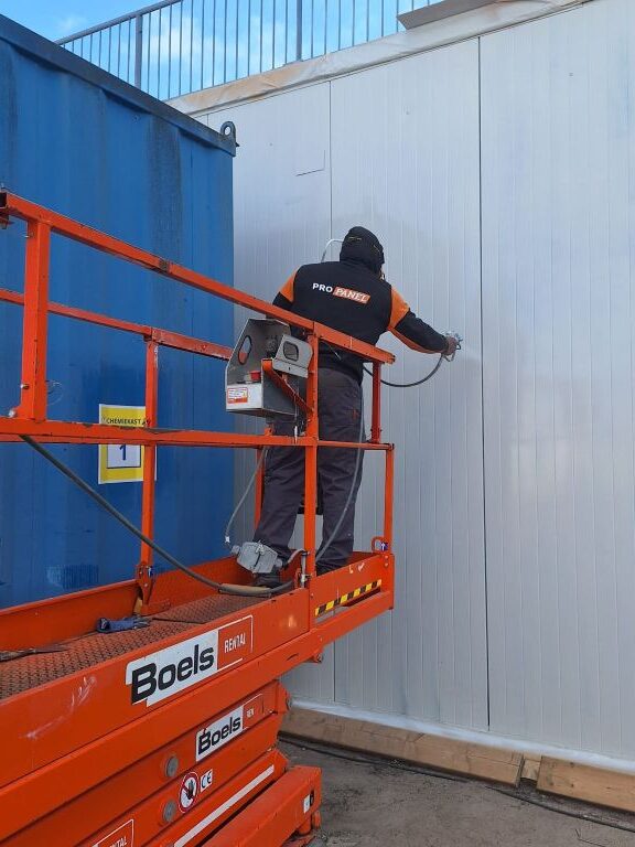 Schadeherstel van dakpanelen en Schadeherstel van gevelpanelen