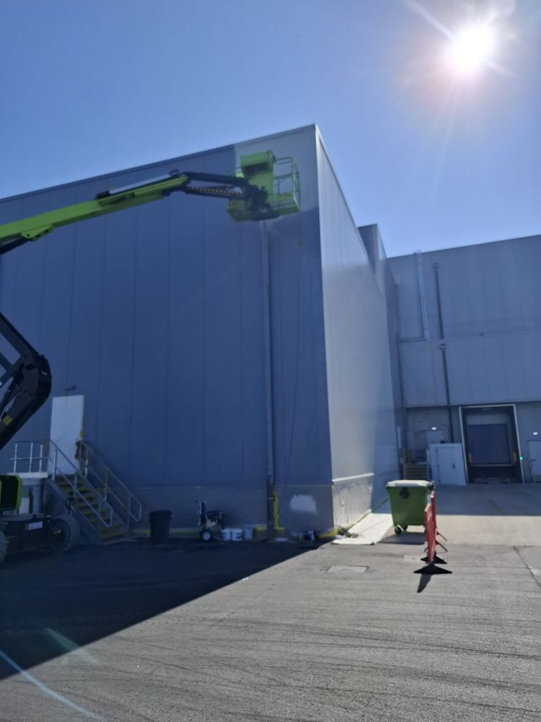 Schadeherstel van dakpanelen en Schadeherstel van gevelpanelen Restyling van gevelpanelen