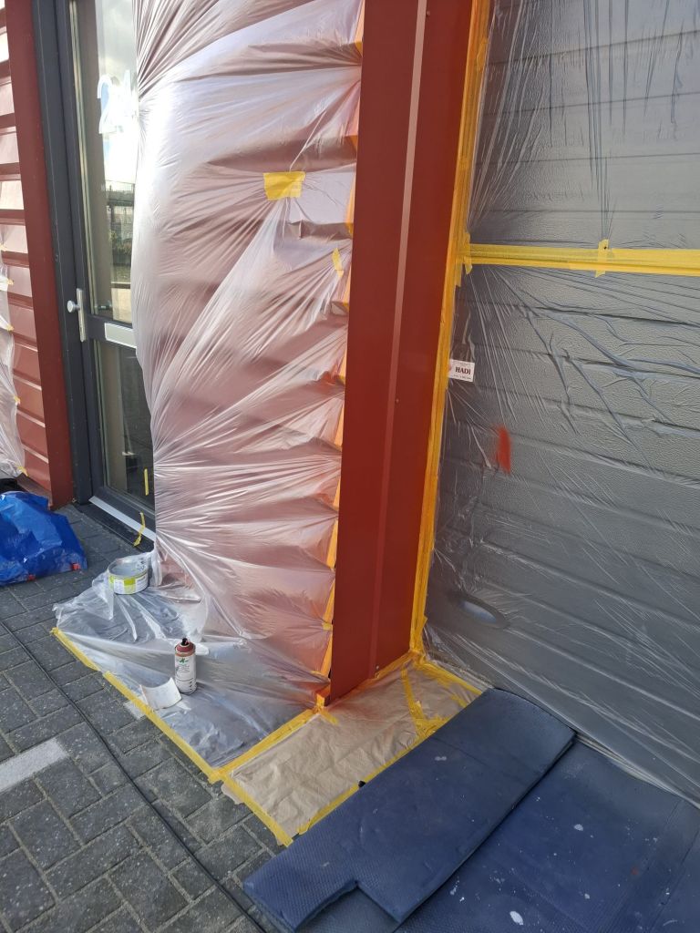 Schadeherstel van dakpanelen en Schadeherstel van gevelpanelen Restyling van gevelpanelen